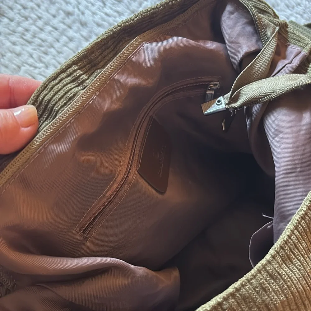 Medium sized olive green corduroy purse - Picture 4 of 8